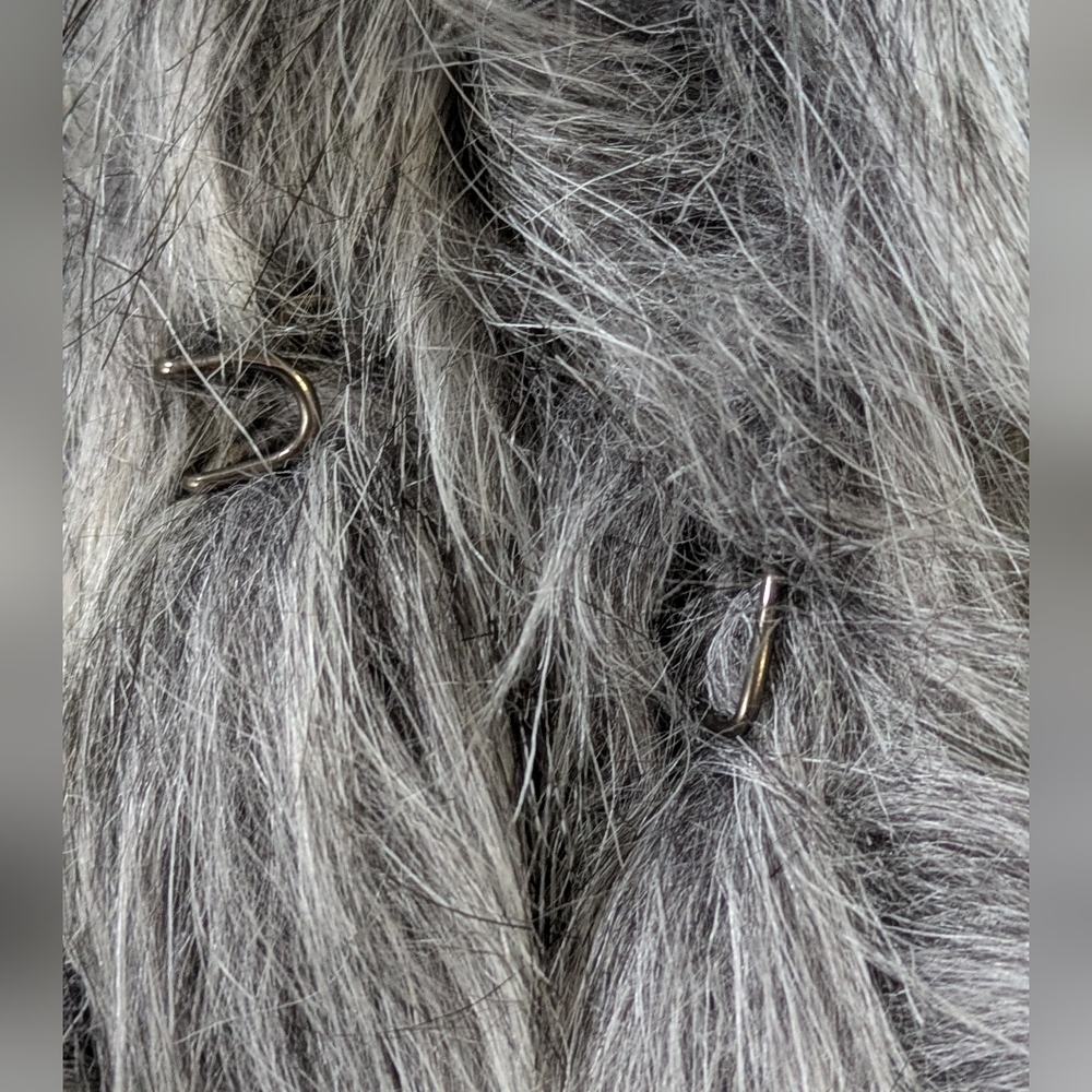 NWT Cavalini Ci Sono Grey Faux Fur Vest. Size L. - Picture 7 of 9